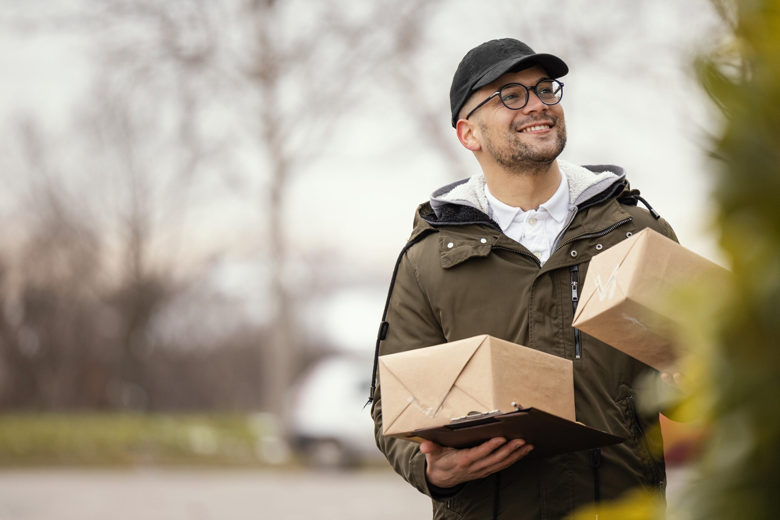 delivery-male-with-packages